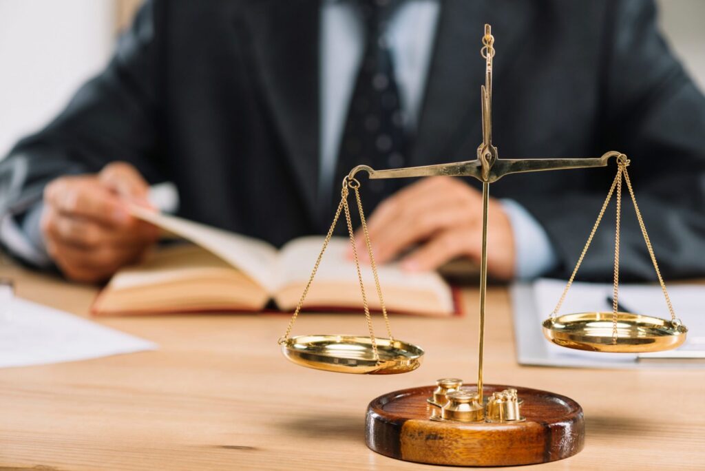 Cum să te asiguri că alegi un avocat potrivit pentru tine