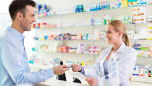 Farmaciștii nu sunt de acord cu vânzarea de antibiotice fără rețetă. „E ceva suspect”