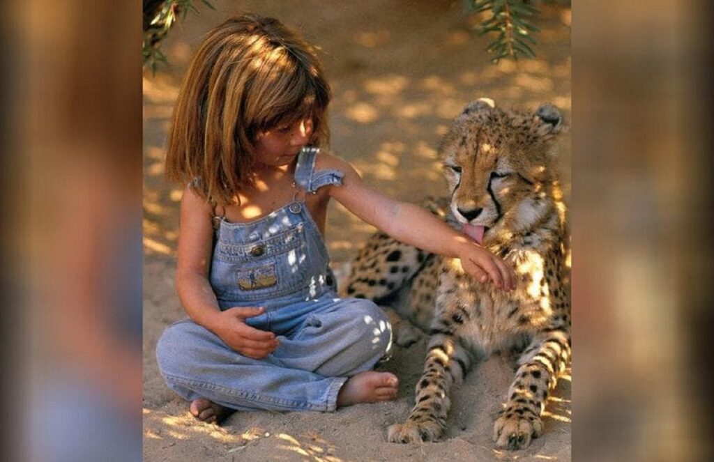 Povestea incredibilă a lui Tippi Degre, fata care a crescut în junglă, printre animale sălbatice. Foto