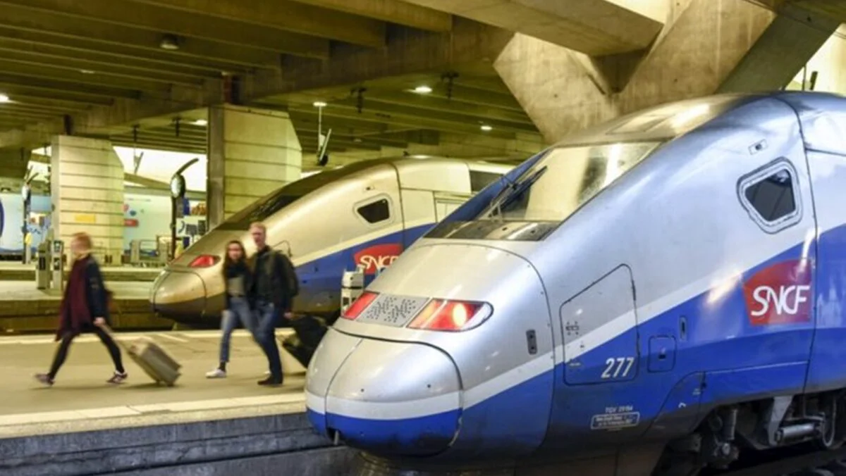 MAE, avertisment pentru românii care călătoresc în Franța: Va fi grevă generală în transportul feroviar și aerian