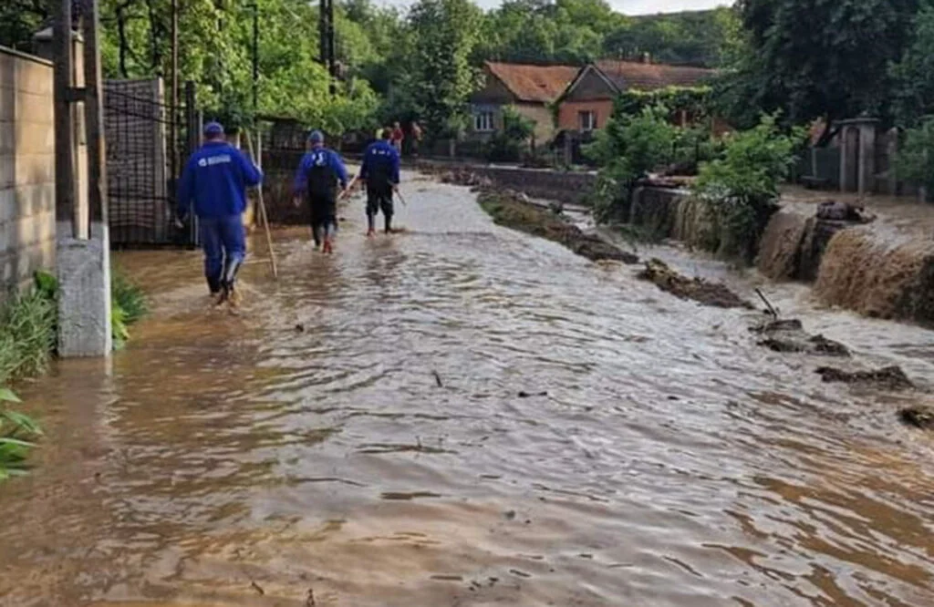 Cod Roșu de inundații în România. Ploile au făcut ravagii