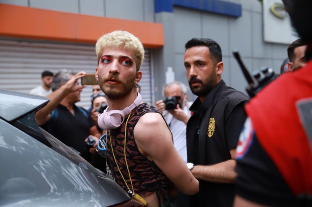 Poliția turcă a blocat parada LGBT din centrul orașului Istanbul. Autoritățile acuză o amenințare la adresa valorilor familiei. Video