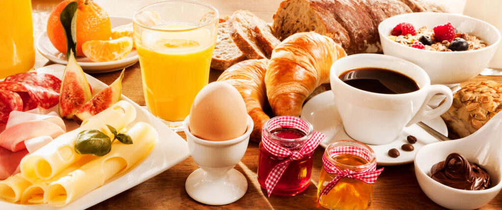 Alimente de evitat la micul dejun. Dacă citești lista, aproape că nu mai știi ce să mănânci