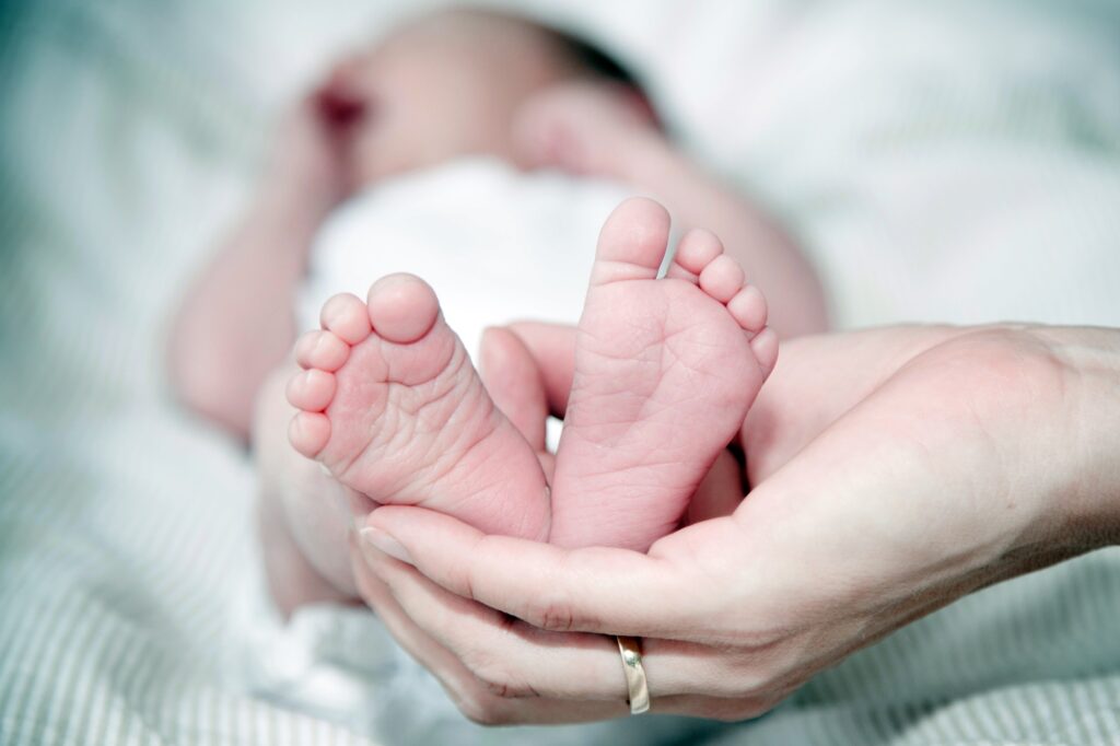 Un șef de la Protecția Copilului, acuzat că ar fi vândut un bebeluș cu 10.000 de euro. Cum s-a ajuns la o asemenea situație