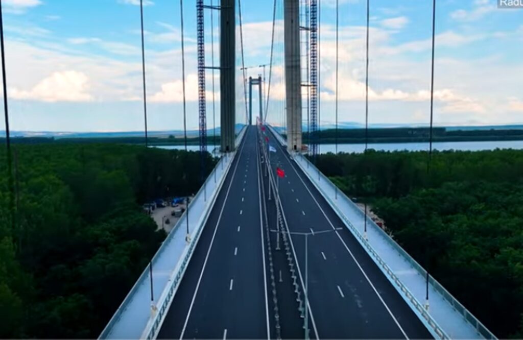 Podul peste Dunăre, pericol pentru șoferi. Ce s-a întâmplat la Brăila