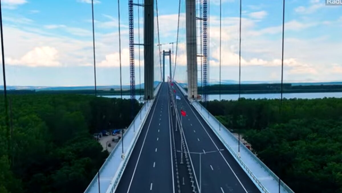 Podul peste Dunăre, pericol pentru șoferi. Ce s-a întâmplat la Brăila