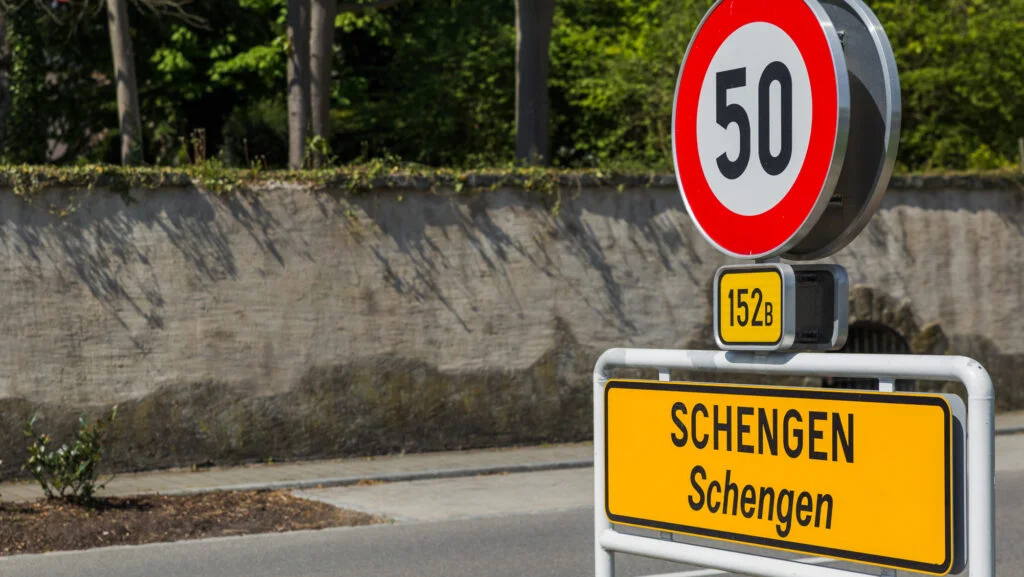 Ce înseamnă spațiul Schengen pentru români. Timp economisit și bani din comerț
