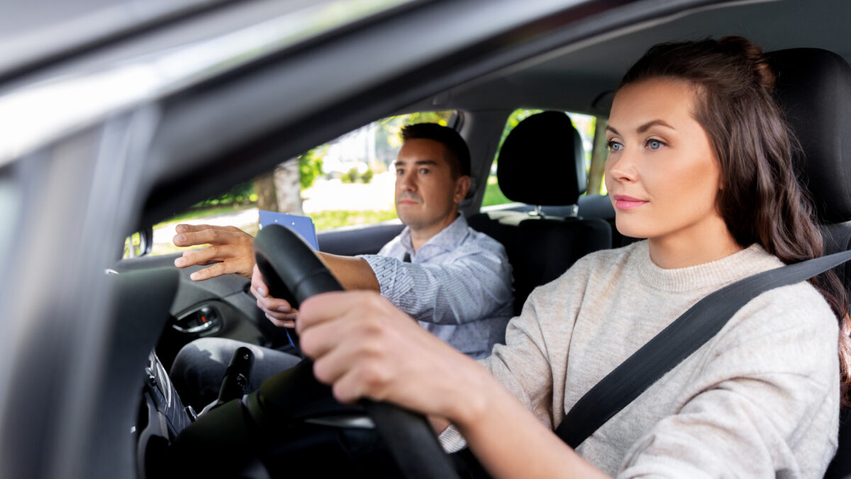 Reguli mai stricte pentru șoferii începători. Ce îi așteaptă