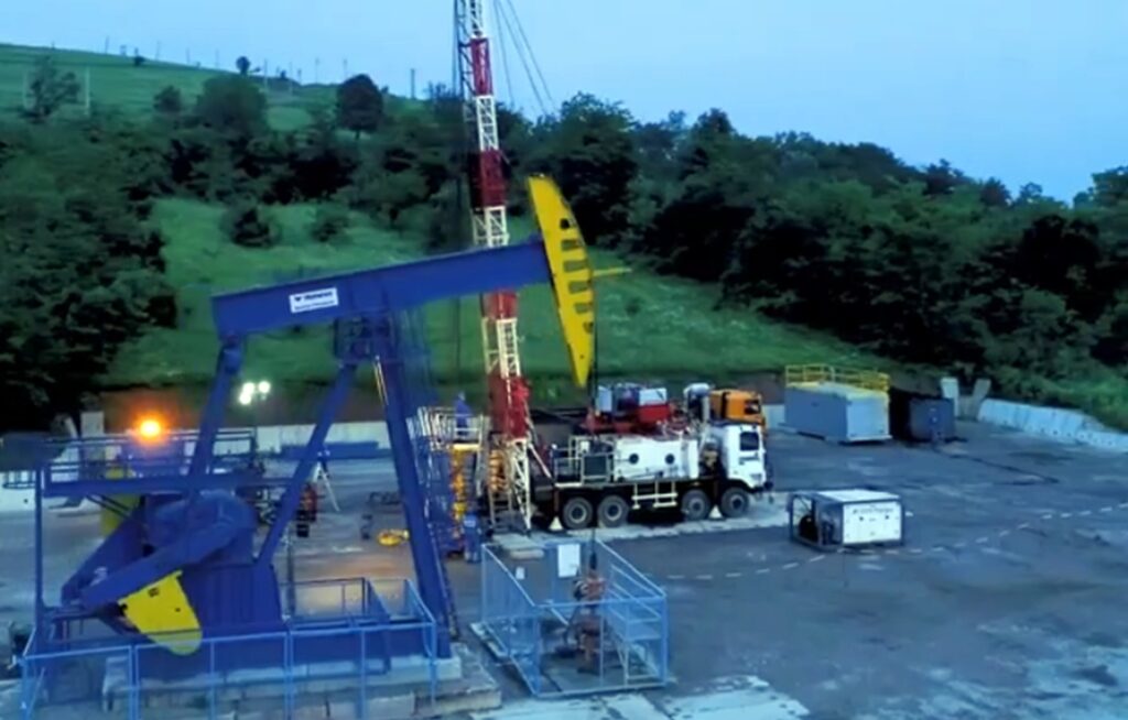 S-a descoperit cel mai mare zăcământ de petrol și gaze naturale din România. Locul ales pentru foraje nu promitea nimic spectaculos