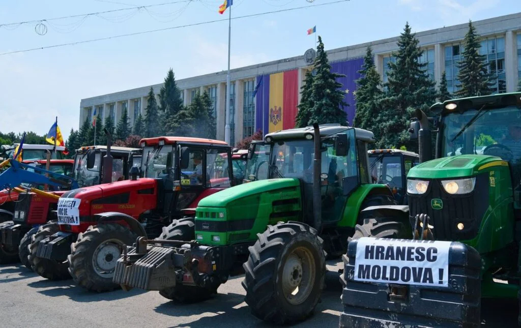 Agricultorii își continuă protestul în PMAN