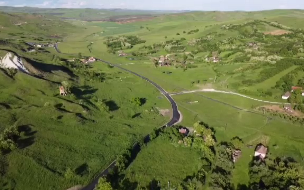 Noul drum din România cu o priveliște care-ţi taie răsuflarea. Cum arată fabulosul traseu. Foto