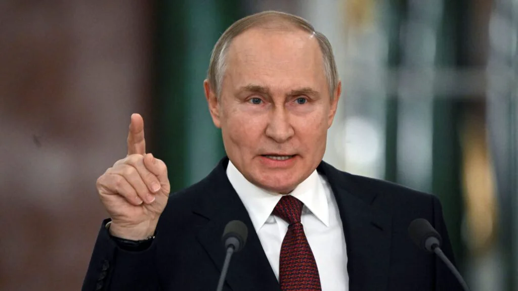 Vladimir Putin predă elevilor istoria URSS: Crimeea este teritoriu rusesc, suntem invincibili