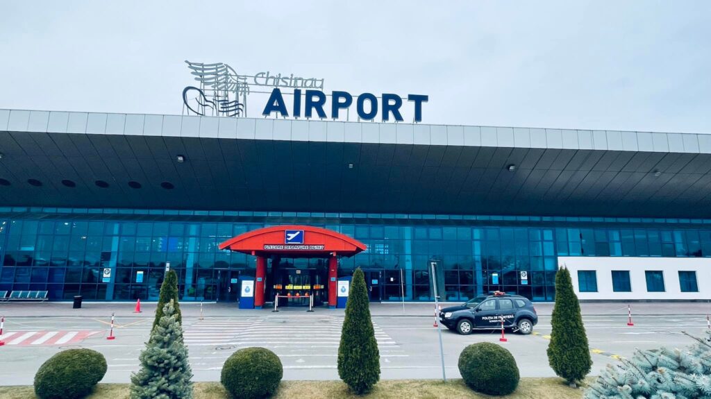 Aeroportul Chişinău, la două săptămâni după atacul armat: mascaţi înarmaţi şi îmbulzeală
