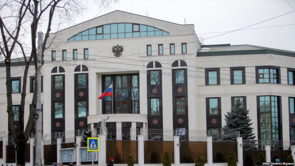 Ambasada Rusiei la Chişinău spionează instituţiile statului. Anchetă The Insider
