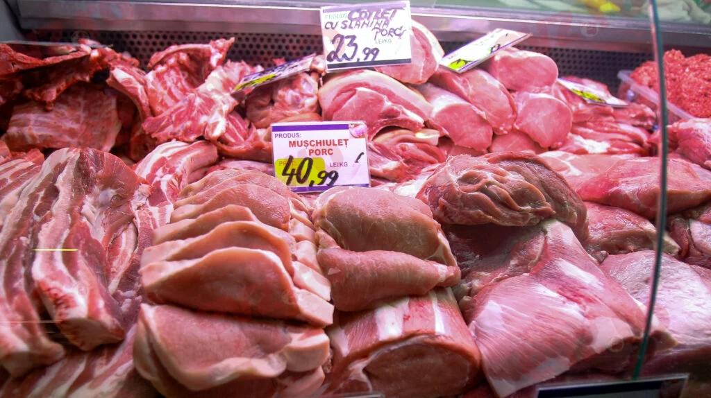 Criză de carne de porc în România. Devine mai rară decât caviarul