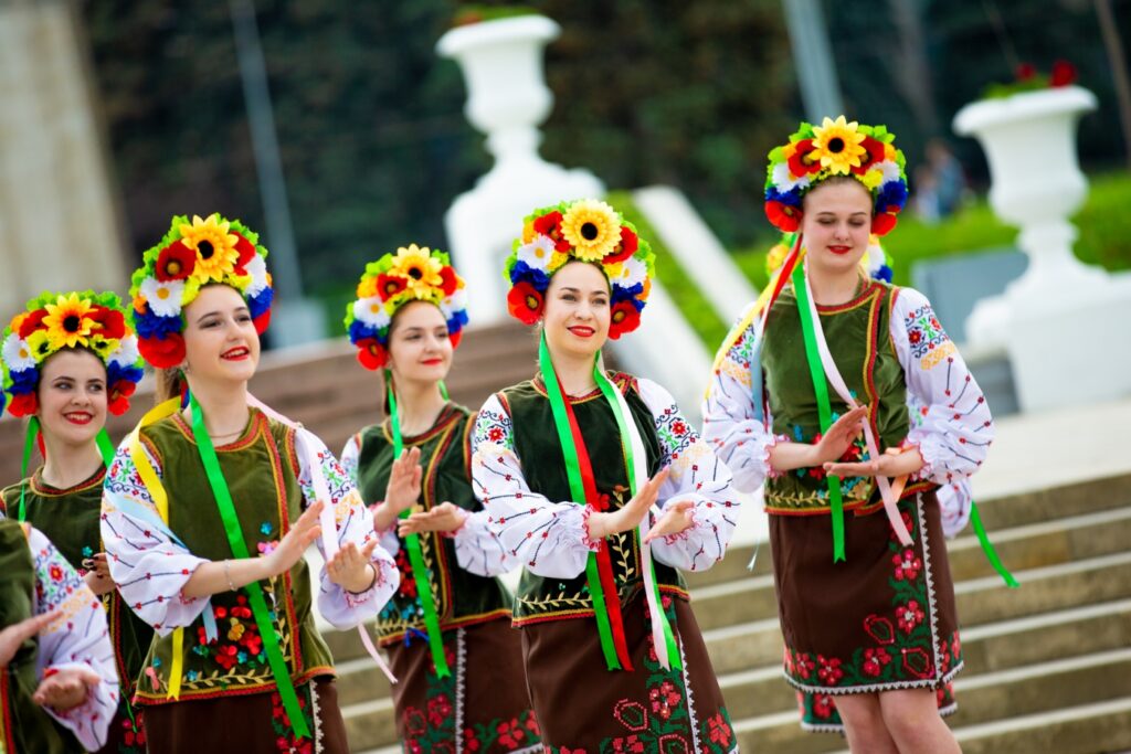 Majoritatea ucrainenilor se declară fericiţi, în pofida războiului