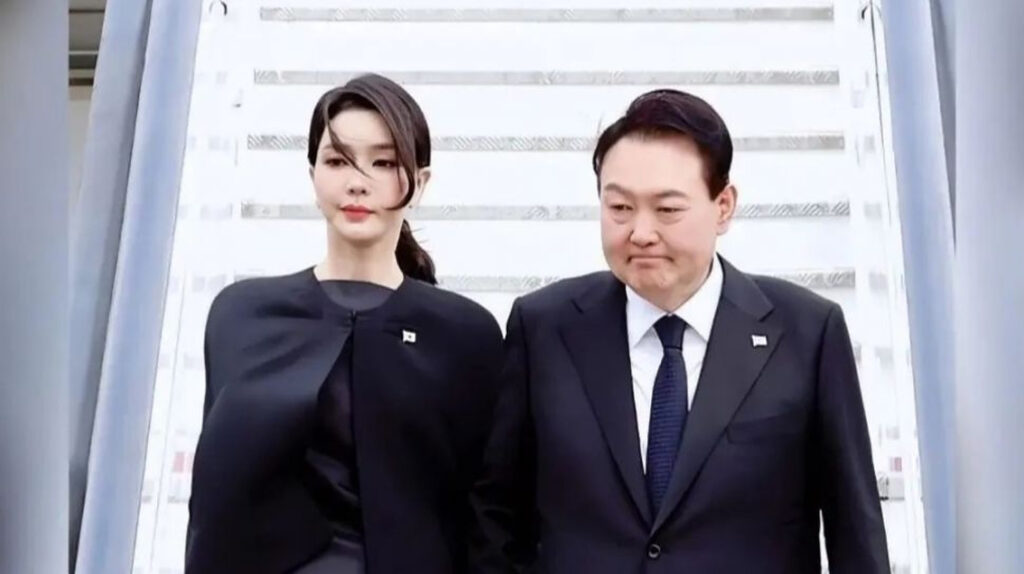 Prima doamnă a Coreei de Sud a cucerit Ucraina. Arată ca o adolescentă