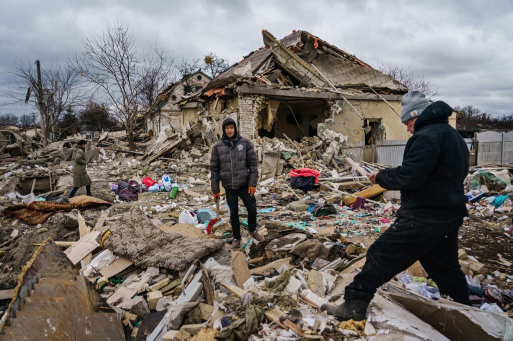 Patru ucraineni ucişi într-un atac cu bombă, când aşteptau ajutor umanitar