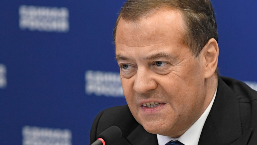 Medvedev blestemă judecătorii de la Haga pentru că i-au eliberat mandat de arestare lui Putin