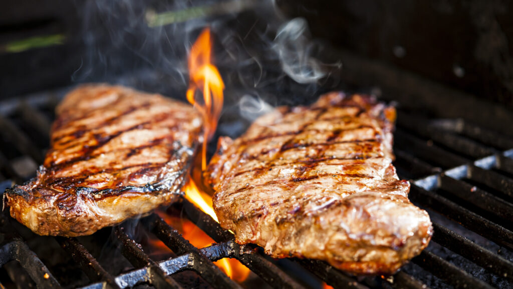 Carnea arsă, pericol pentru sănătate. Consecințele pe care le are asupra organismului