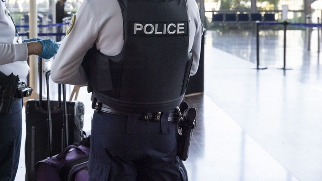 Femeie arestată după un gest uluitor făcut pe aeroport