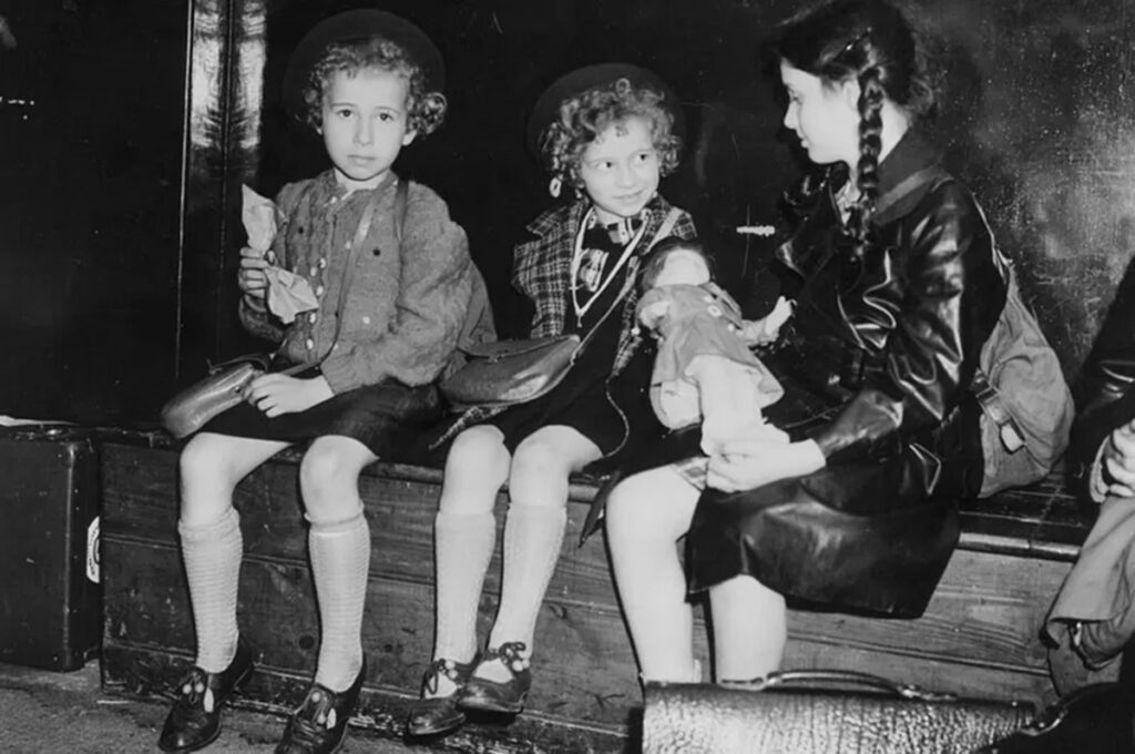 Mister dezlegat după 84 de ani. Povestea adevărată fetițelor ce au scăpat de Holocaust