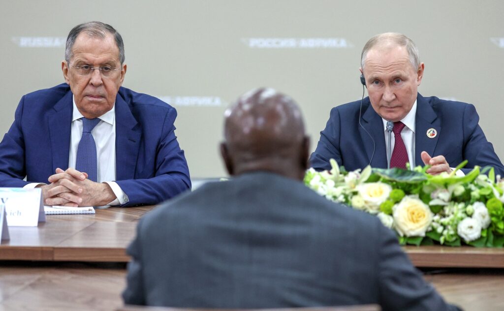 Putin îi cumpără pe africani: le șterge datoriile și le oferă cadouri generoase