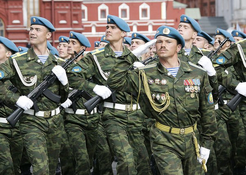 Trupele de elită ale armatei ruse ar pregăti o rebeliune. Reacția Kremlinului