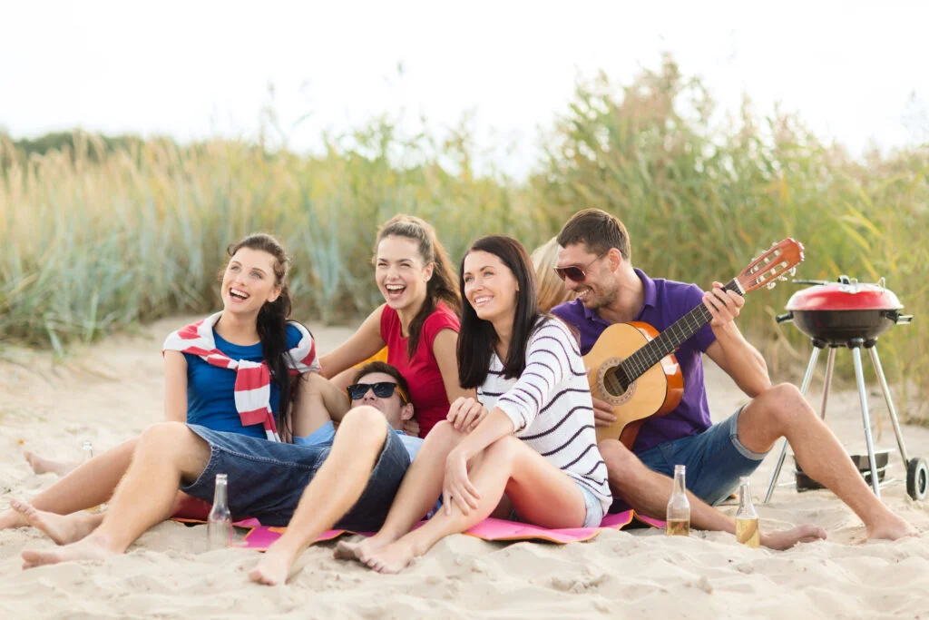 Amenzi mari pentru cei care ascultă muzică tare pe plajă. Sunt și alte restricții draconice