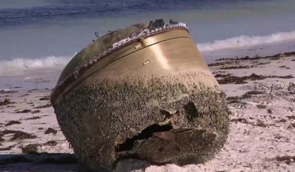 Obiect metalic neidentificat, găsit pe o plajă din Australia. Autoritățile cer precauție