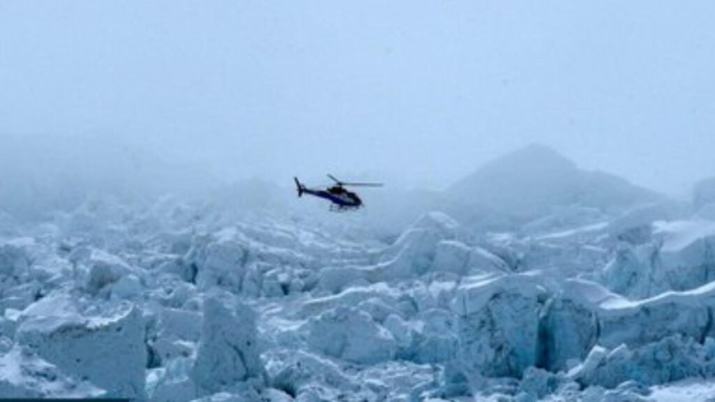 Accident aviatic pe muntele Everest. Șase persoane au decedat