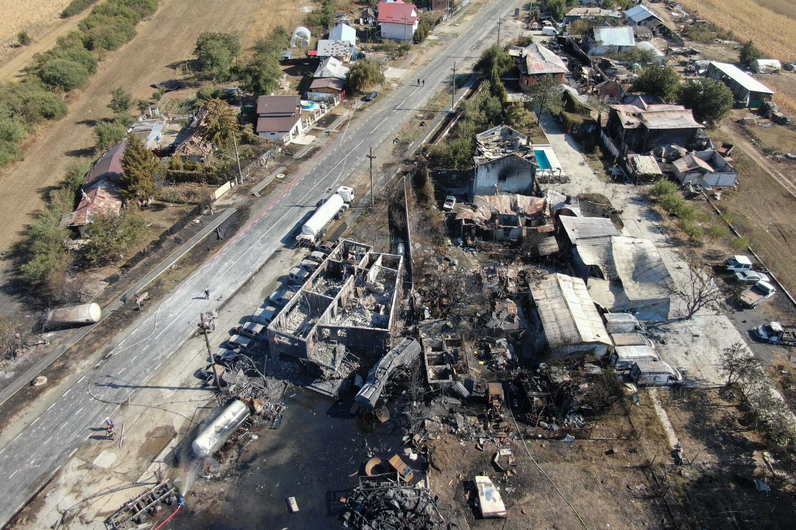 Imagini aeriene cu urmările incendiului și exploziilor din Crevedia
