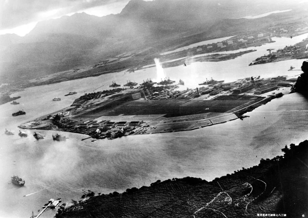Atacul japonez de la Pearl Harbor din 7 decembrie 1941! Controverse și suspiciuni