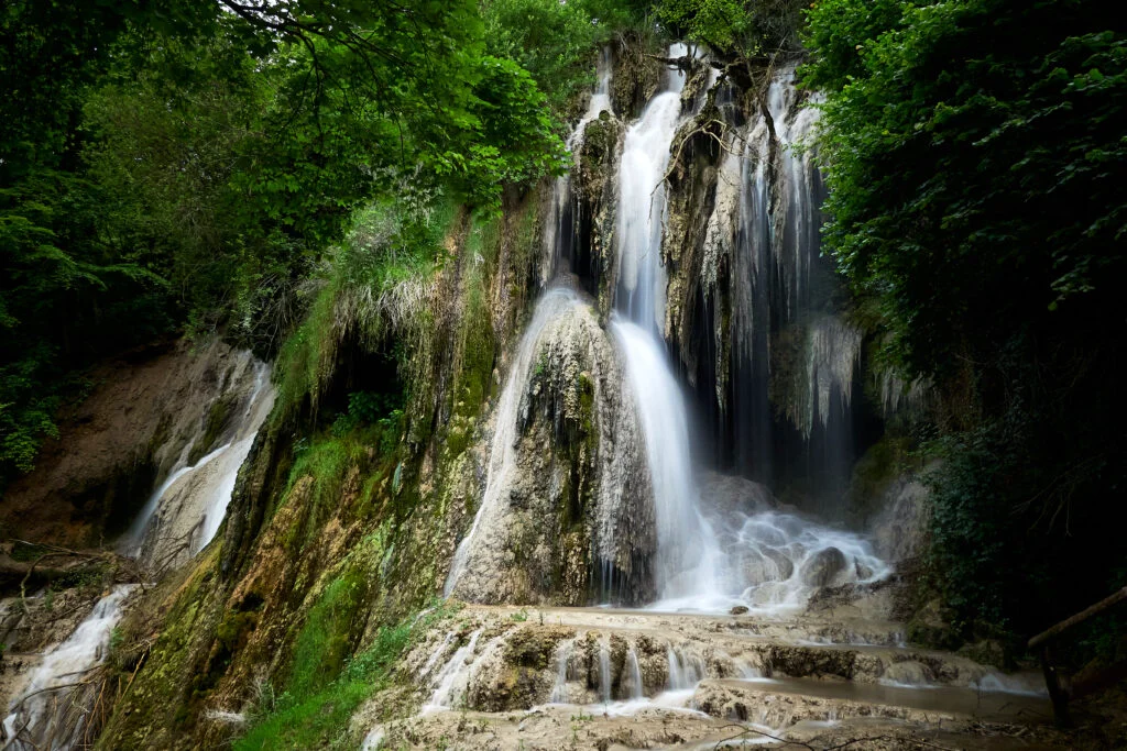 O cascadă cunoscută din România s-a surpat în locul vizitat adesea de către turiști