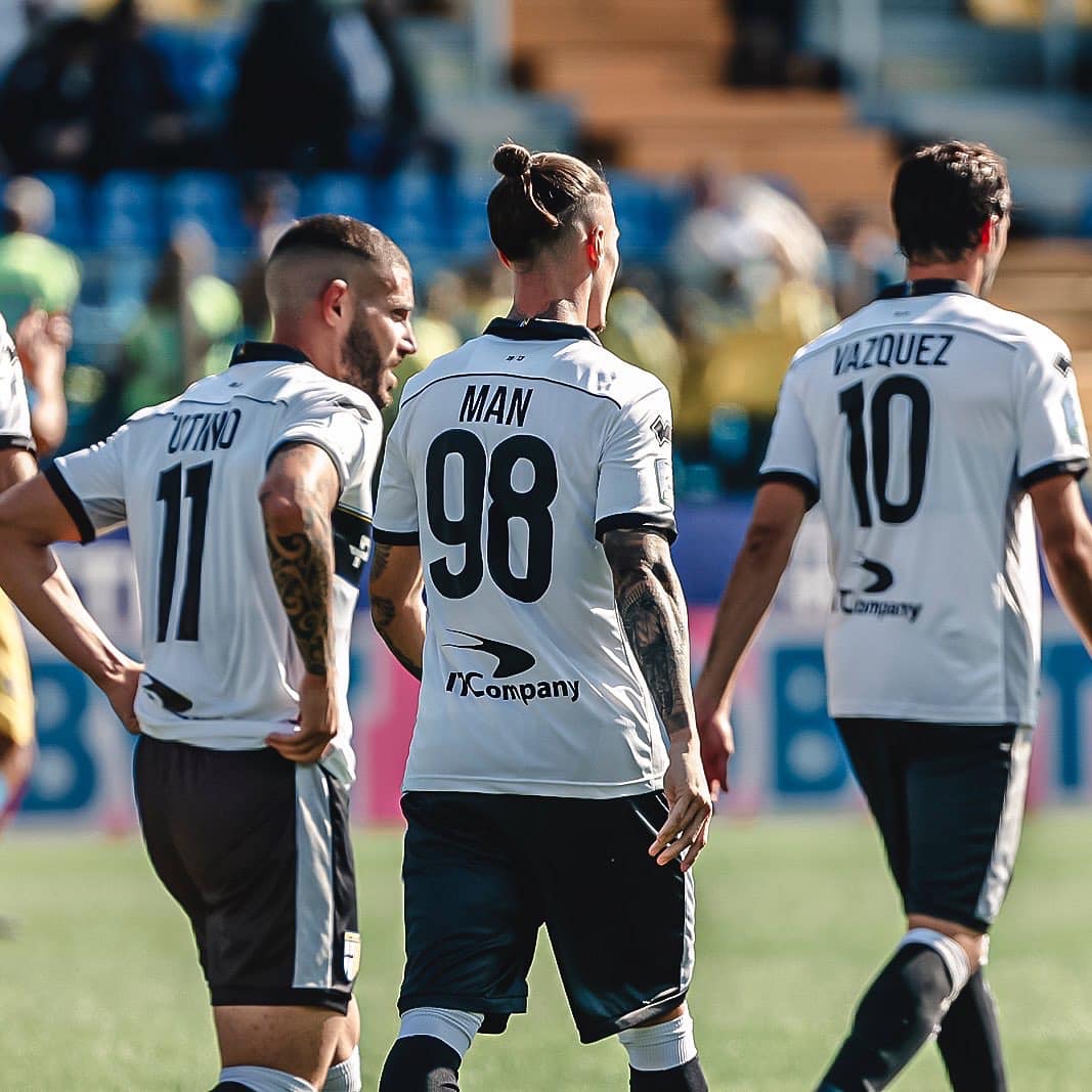 Game over pentru Dennis Man și Mihăilă. Parma i-a scos la vânzare