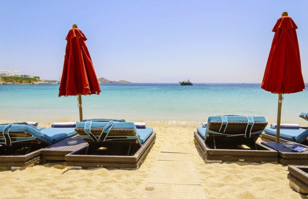 Mykonos, locul unde bogătașii dau 150 euro pentru un șezlong, se prăbușește! Probleme uriașe în Paradisul Miliardarilor