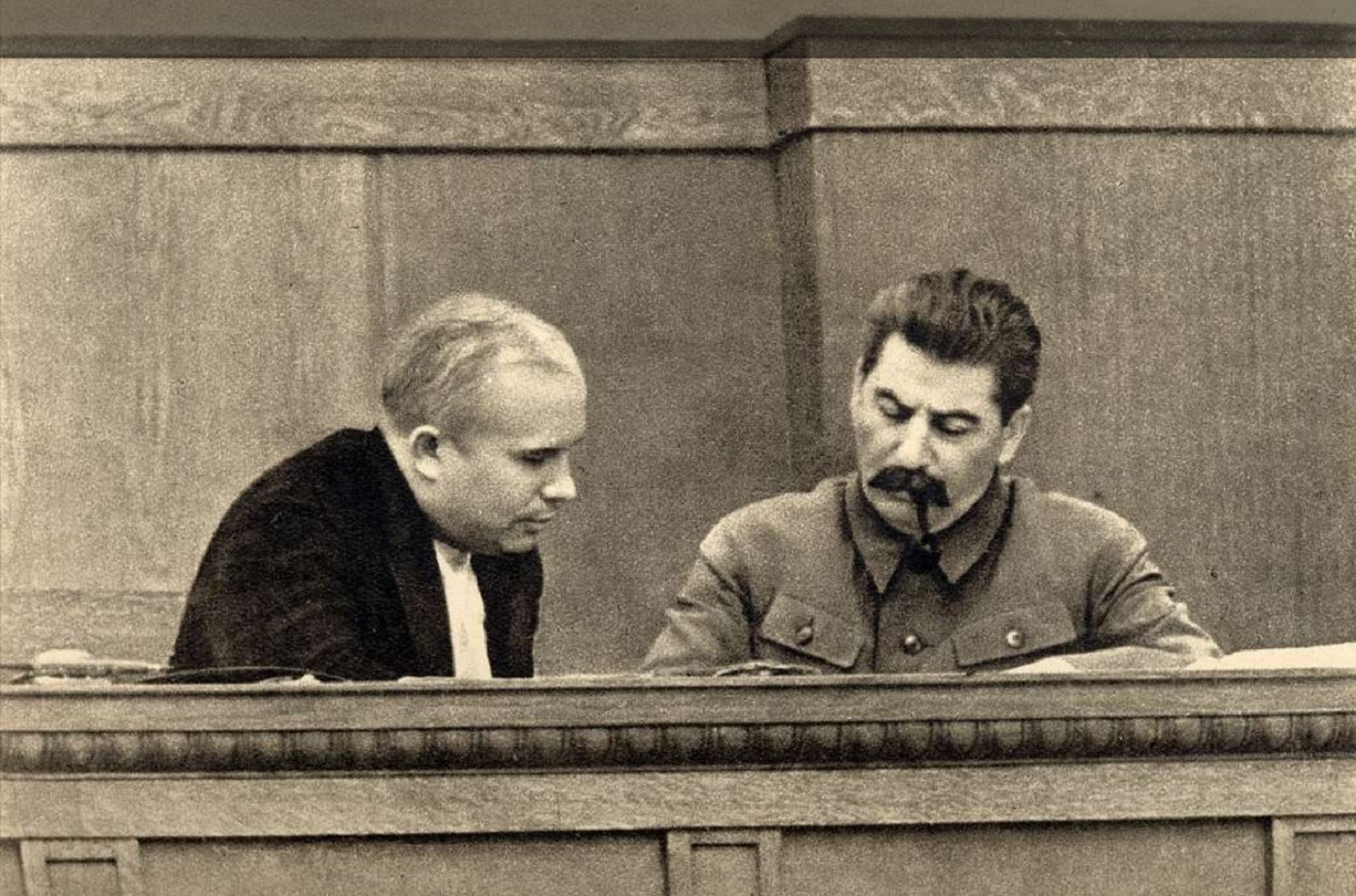 I.V. Stalin și Nikita Hrușciov în 1936 