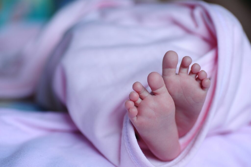 O mamă de 25 de ani și copilul nou-născut au murit în Maternitatea Arad