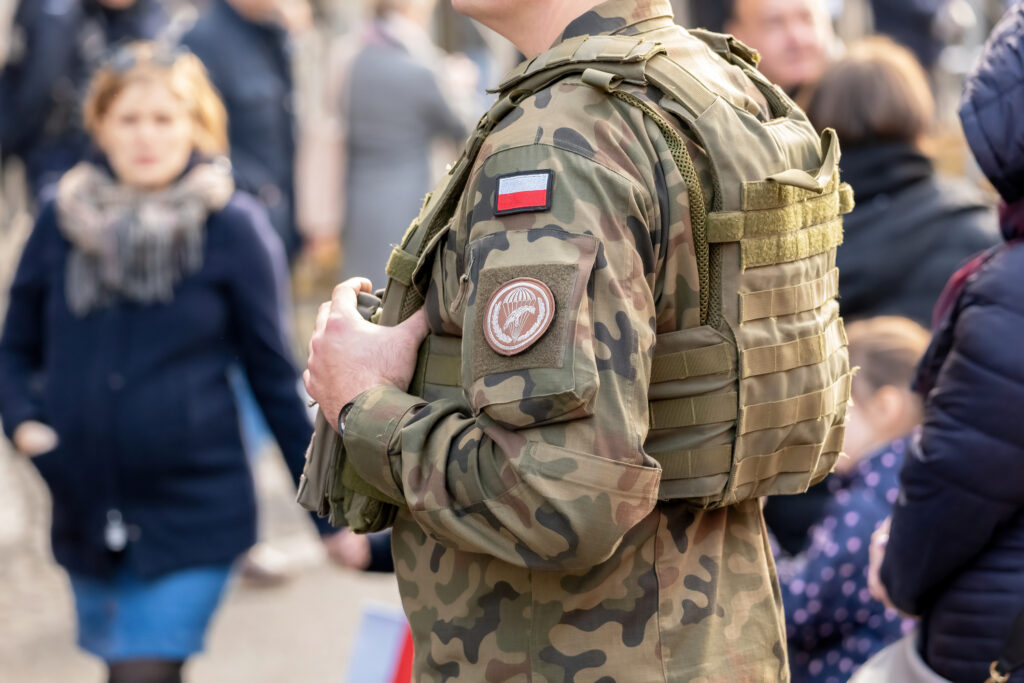 Polonia va trimite încă 2000 de militari ca să-și întărească frontiera cu Belarus