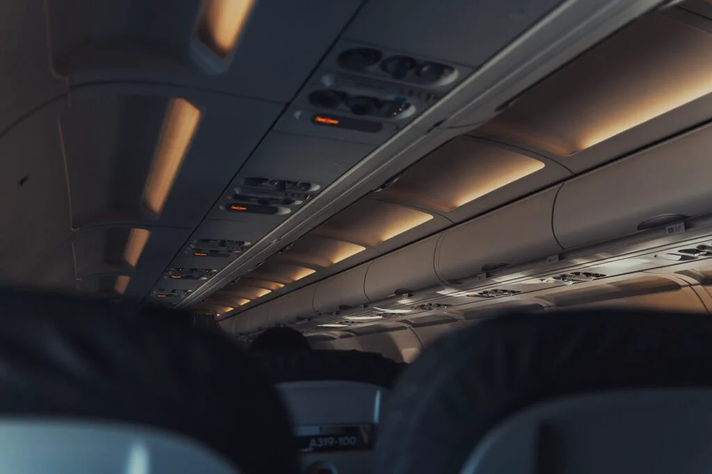 O stewardesă dezvăluie de ce este bine să rezervați un anumit loc în avion