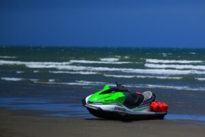 Accident grav la Eforie Nord. Doi tineri au fost spulberați de un jetski