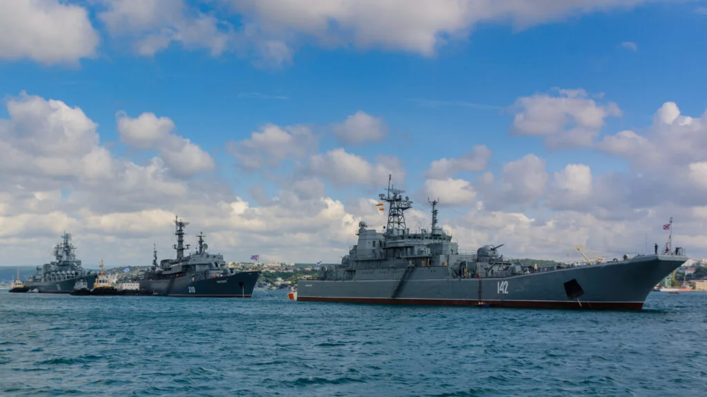 Marea Britanie acuză Moscova că vrea să vizeze nave civile în Marea Neagră
