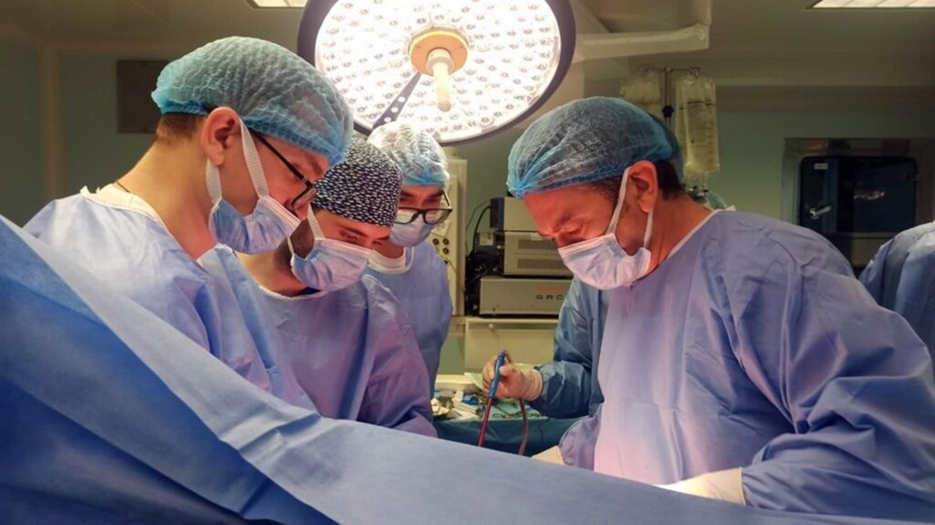 Primul pacient care a primit prin transplant un rinichi de porc a murit
