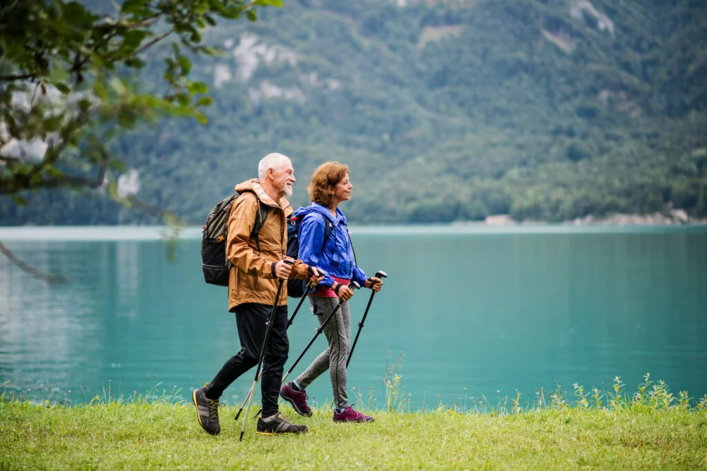 Pensionari care își trăiesc bătrânețea fără griji