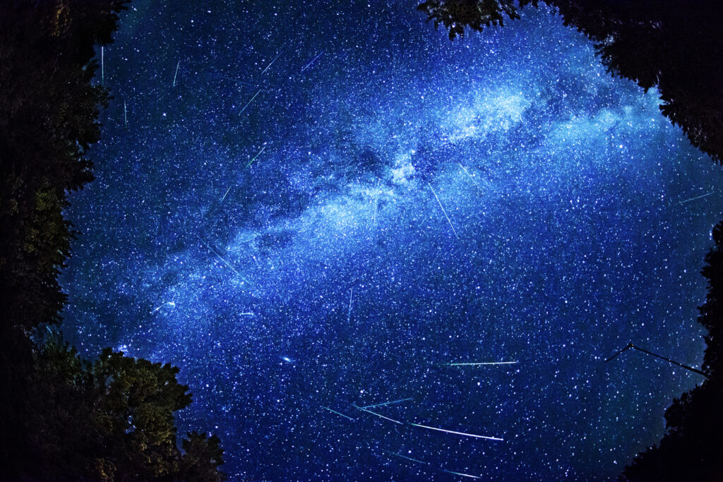 Spectacol astronomic unic pe cerul României. Se întâmplă astăzi