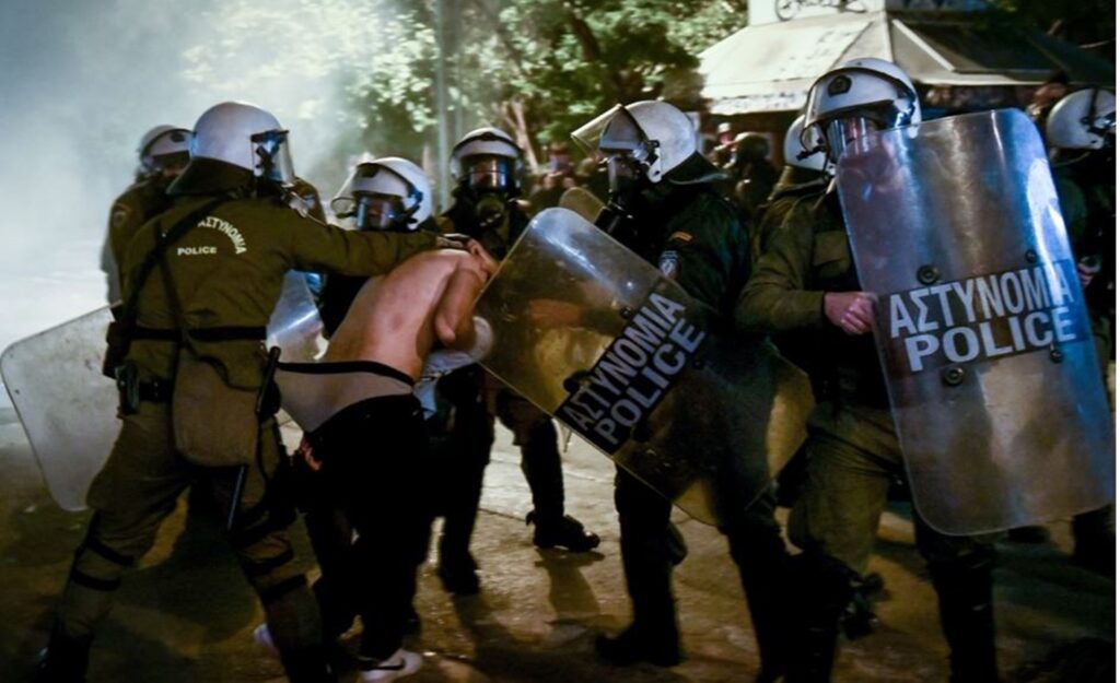 Politistii greci au intervenit in forta dupa incidentele de la Atena.