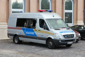 Un român a provocat un accident chiar în fața poliției din Budapesta.