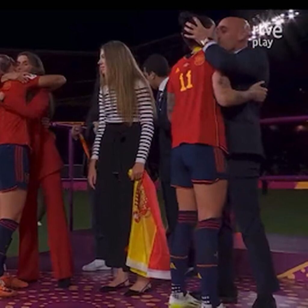 Fotbal. Președintele federației din Spaniei care a sărutat cu forța o jucătoare va fi demis