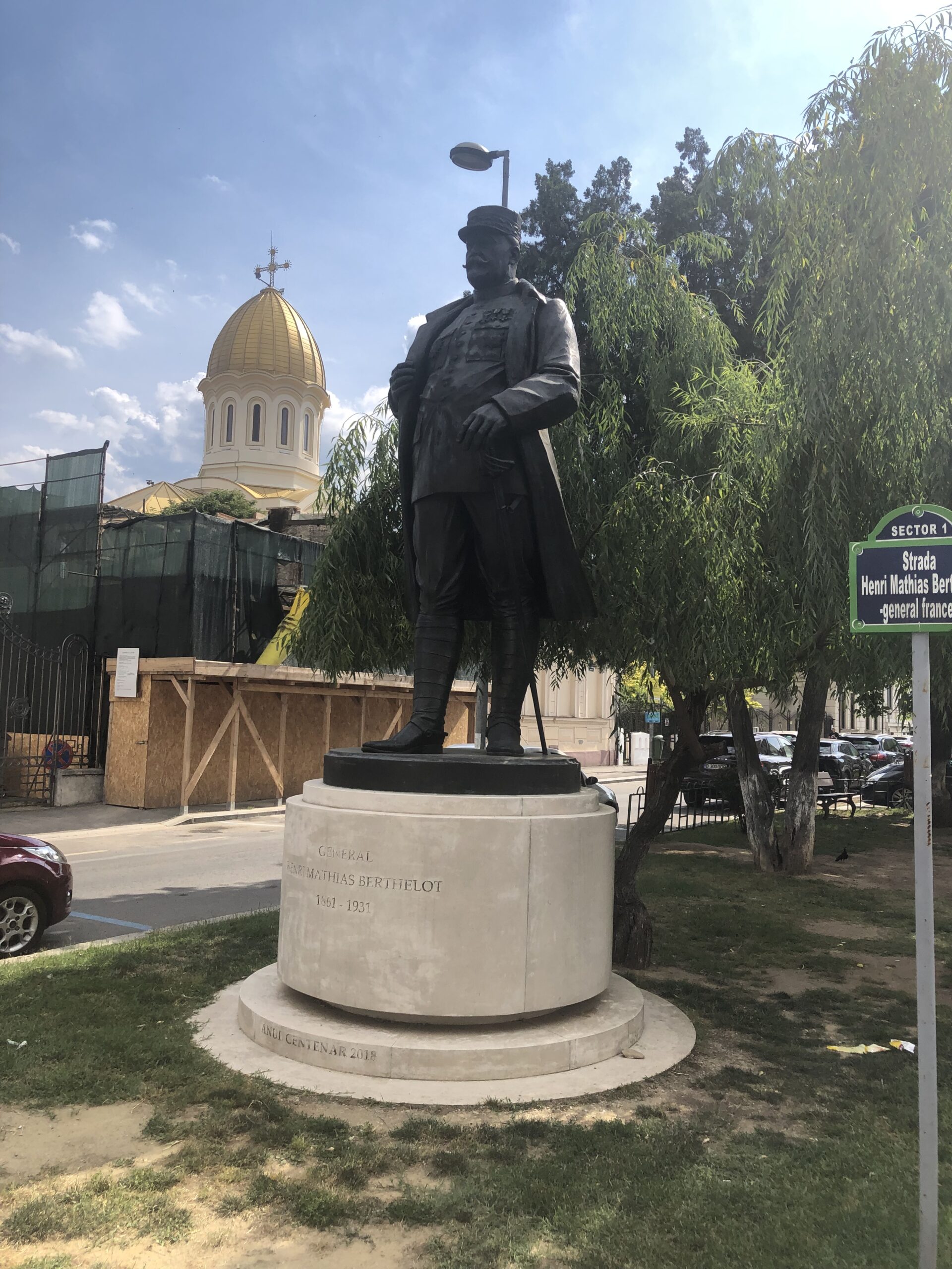 Generalul Henri Berthelor, statuia din București