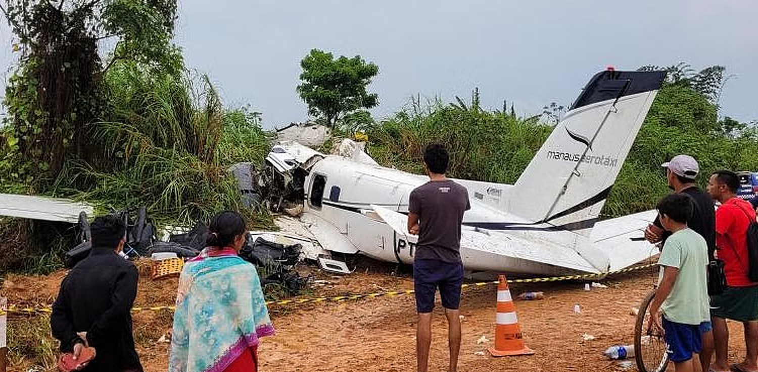 14 oameni au murit în urma accidentului aviatic